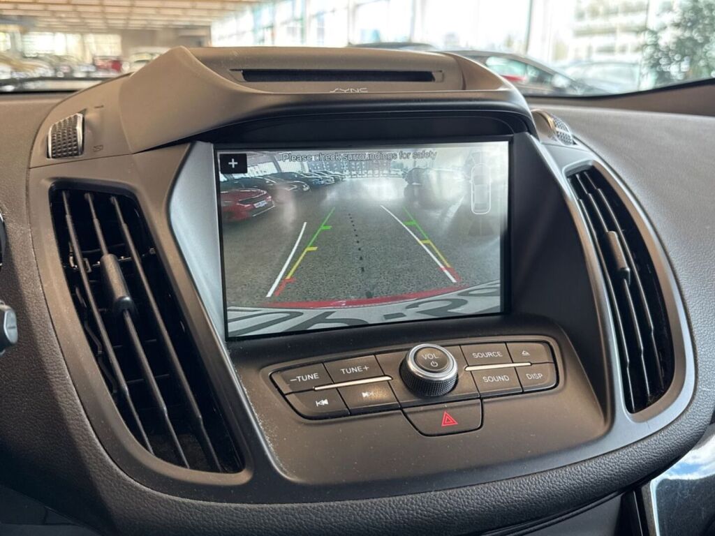 Ford Kuga 2018 Punainen