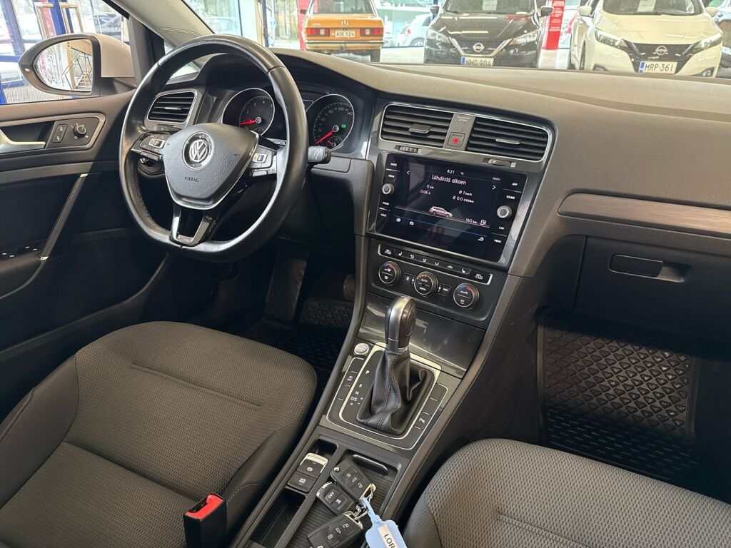 Volkswagen Golf 2019 Valkoinen