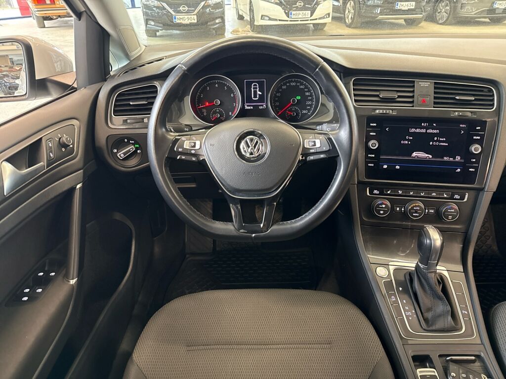 Volkswagen Golf 2019 Valkoinen