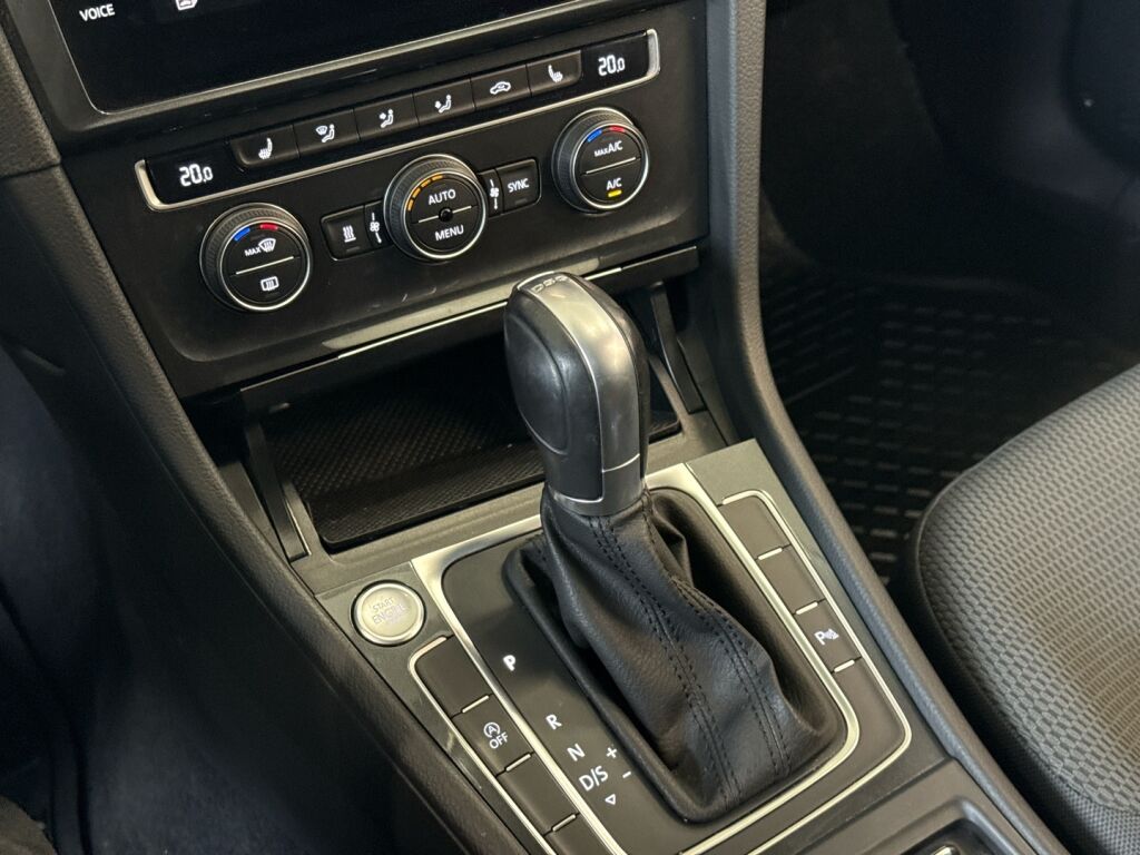 Volkswagen Golf 2019 Valkoinen