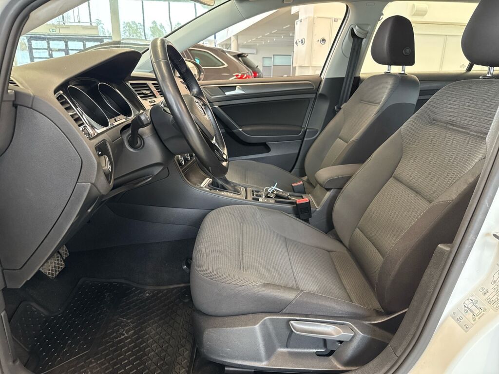 Volkswagen Golf 2019 Valkoinen