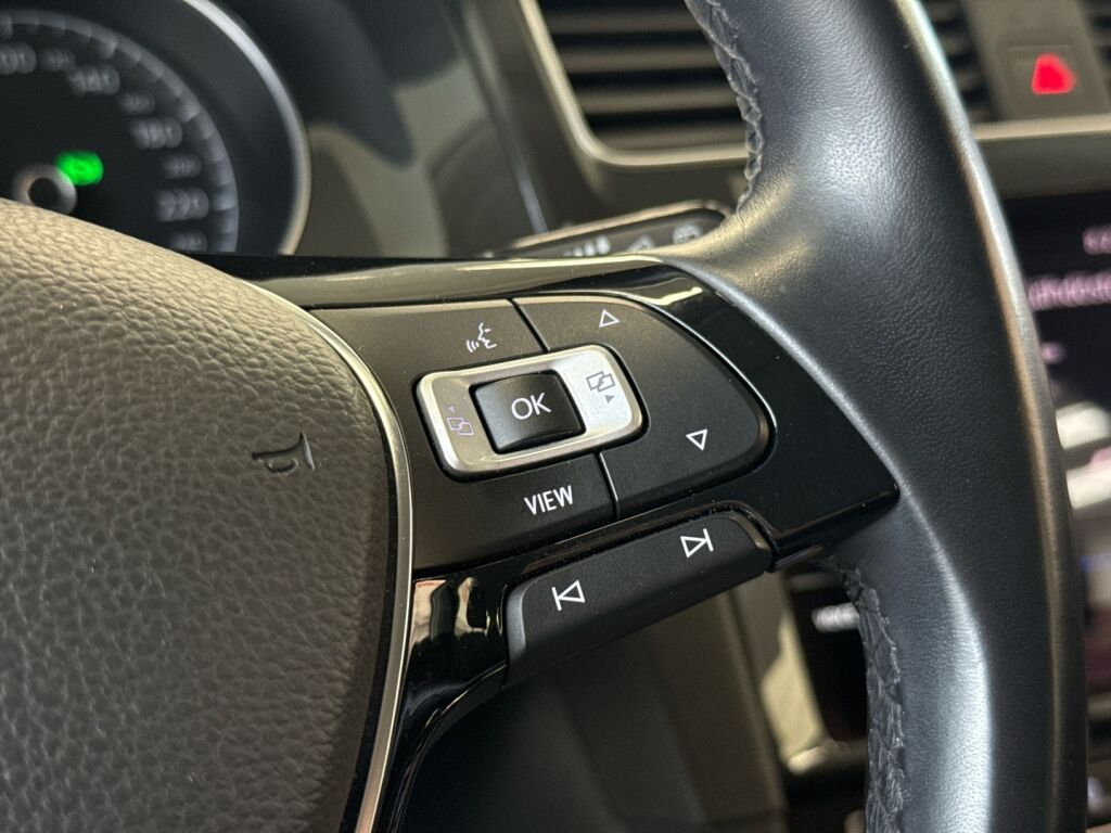Volkswagen Golf 2019 Valkoinen