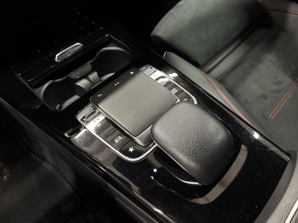 Mercedes-Benz A 2019 Punainen