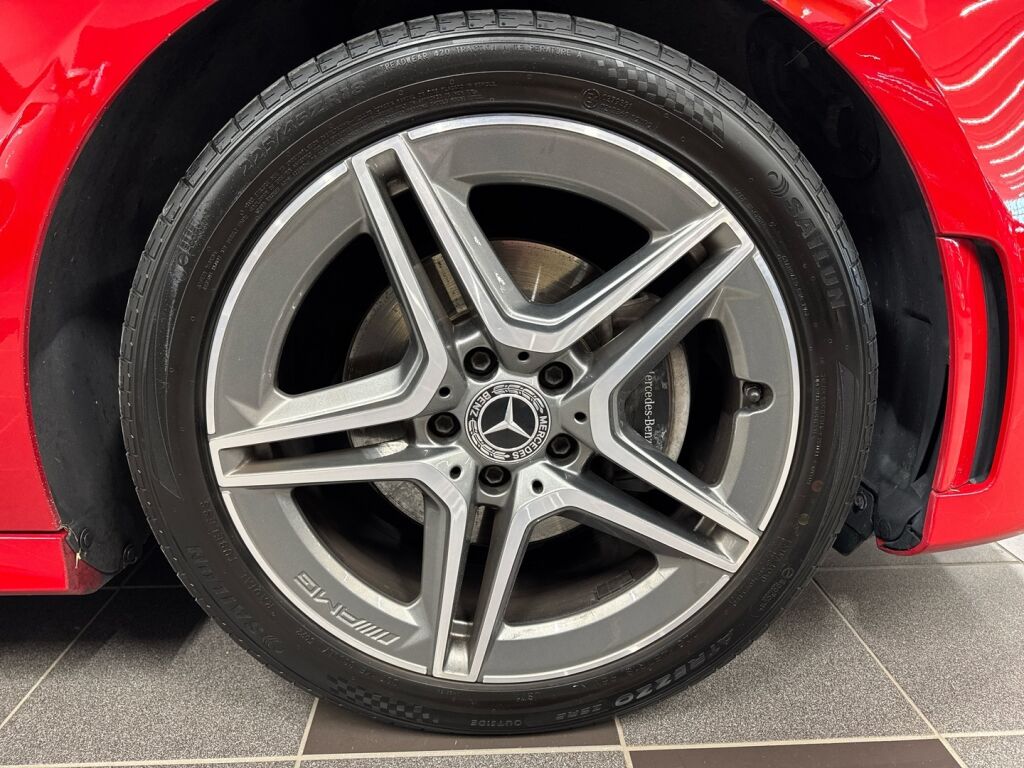 Mercedes-Benz A 2019 Punainen