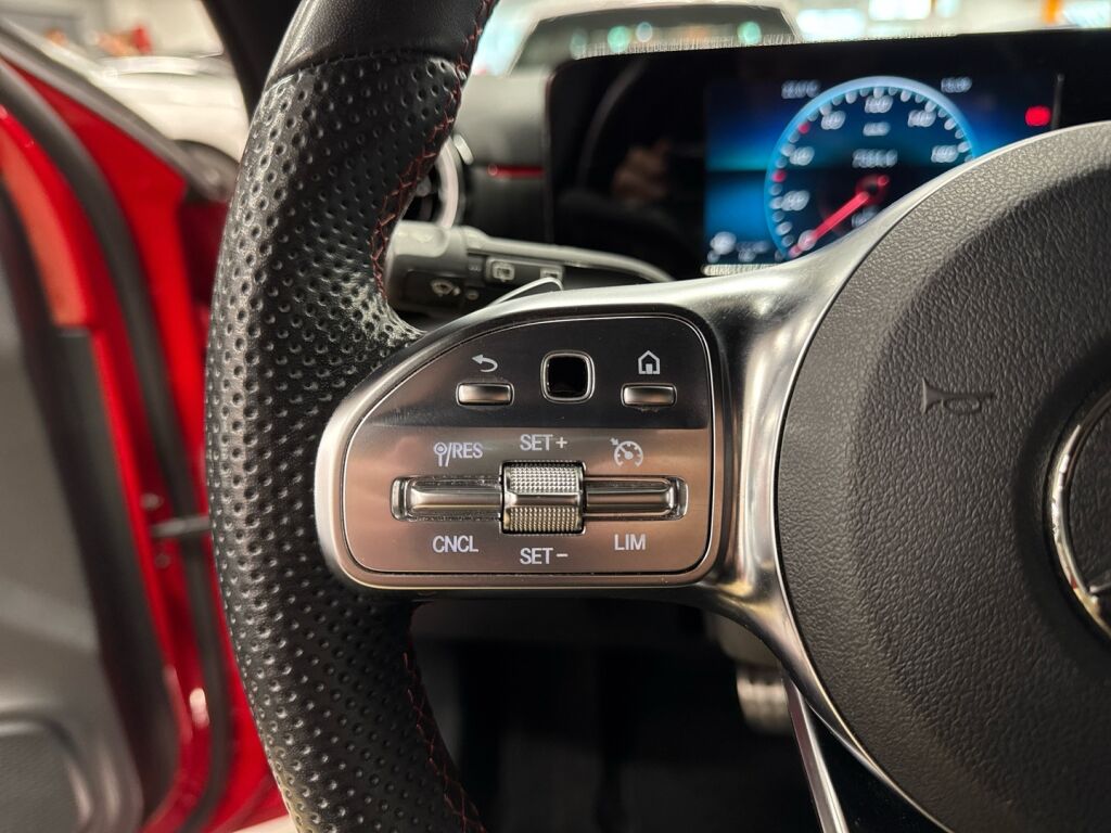 Mercedes-Benz A 2019 Punainen