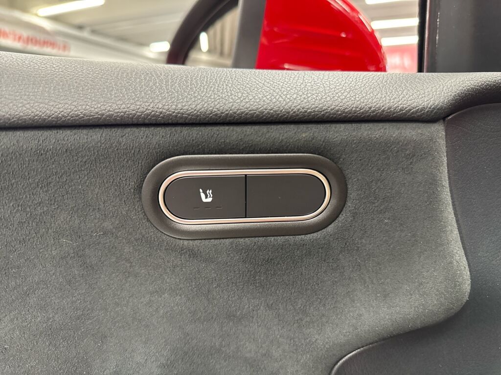 Mercedes-Benz A 2019 Punainen