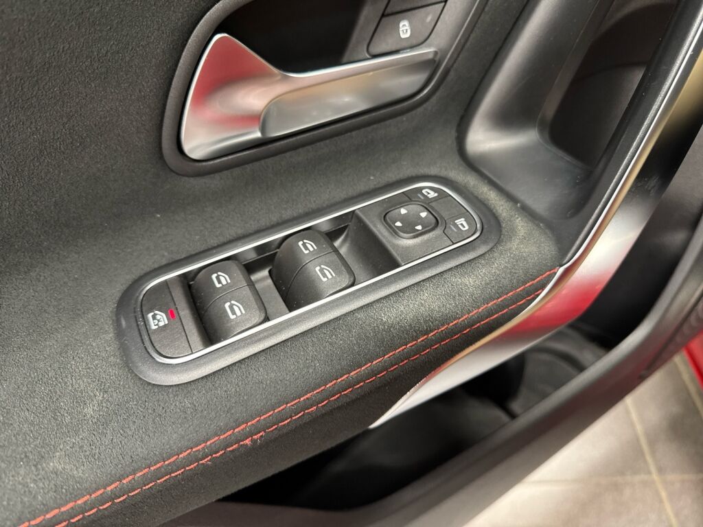 Mercedes-Benz A 2019 Punainen