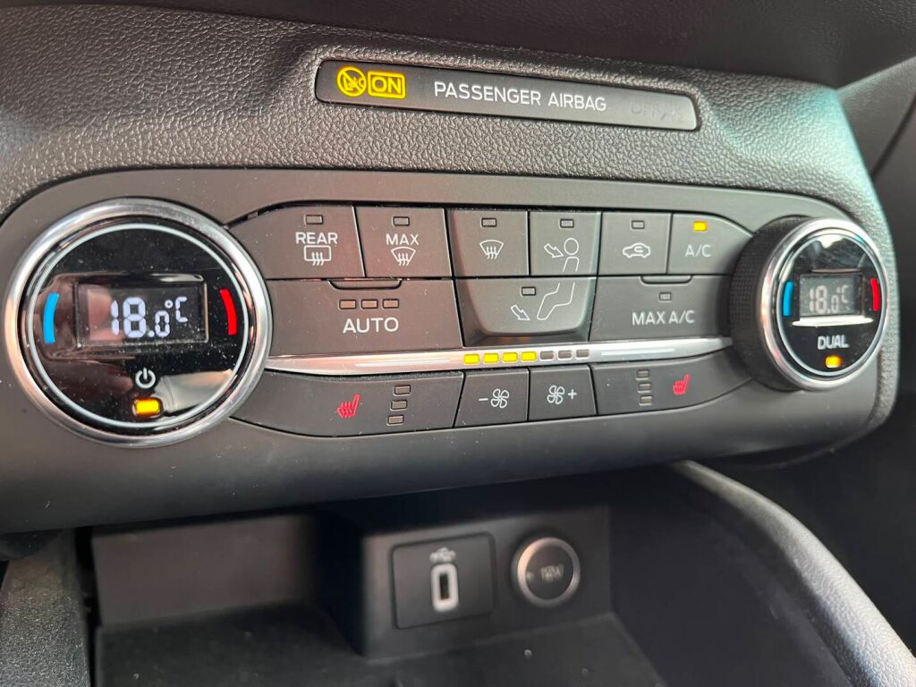 Ford Focus 2019 Valkoinen