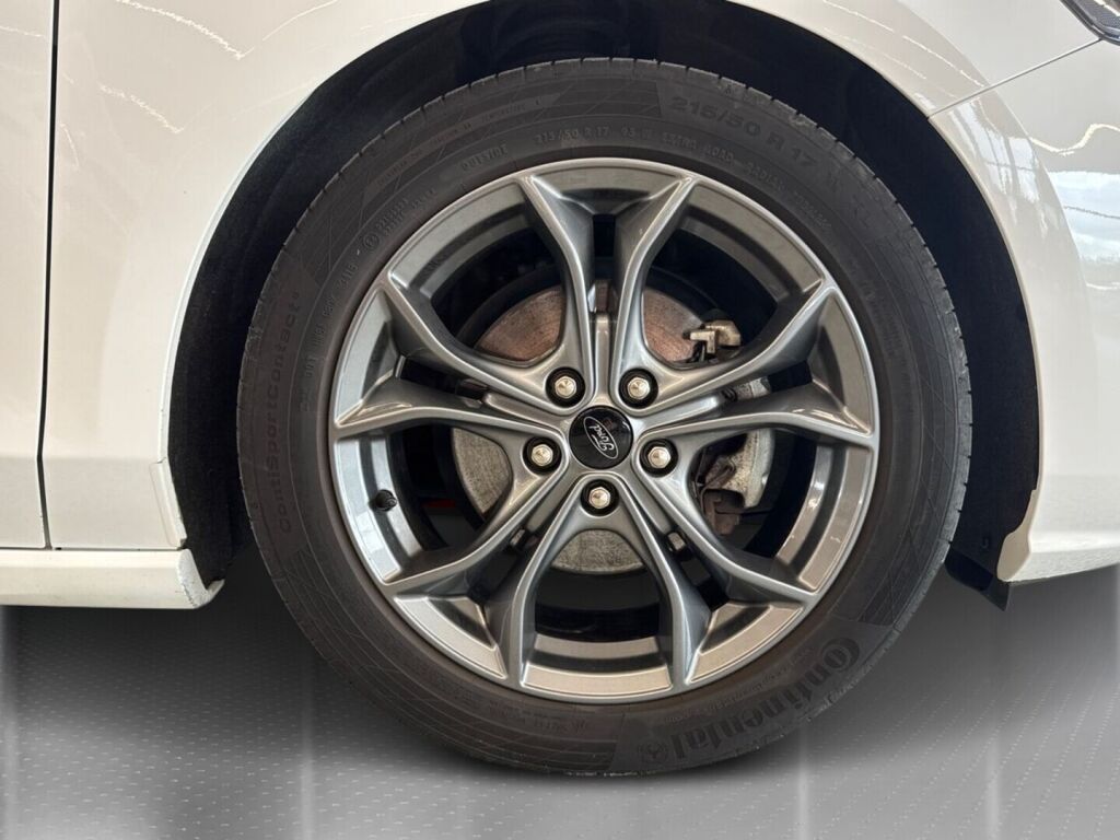 Ford Focus 2019 Valkoinen
