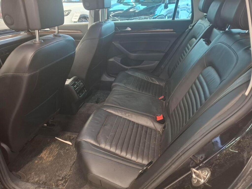 Volkswagen Passat 2015 Musta