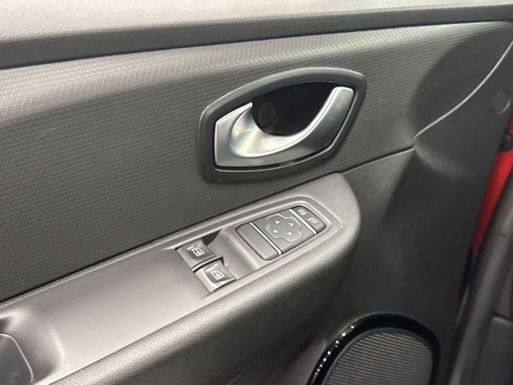 Renault Clio 2018 Punainen