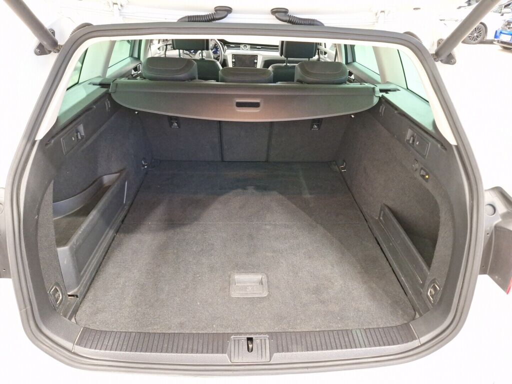 Volkswagen Passat 2019 Valkoinen