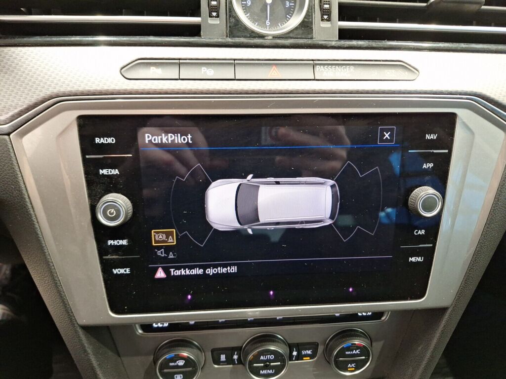 Volkswagen Passat 2019 Valkoinen