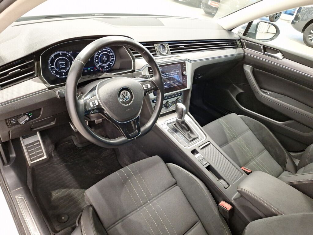 Volkswagen Passat 2019 Valkoinen