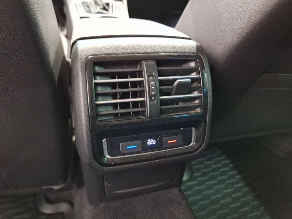 Volkswagen Passat 2019 Valkoinen