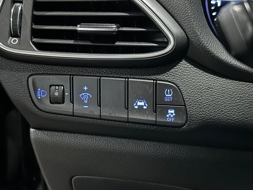 Hyundai i30 Hatchback 2019 Musta