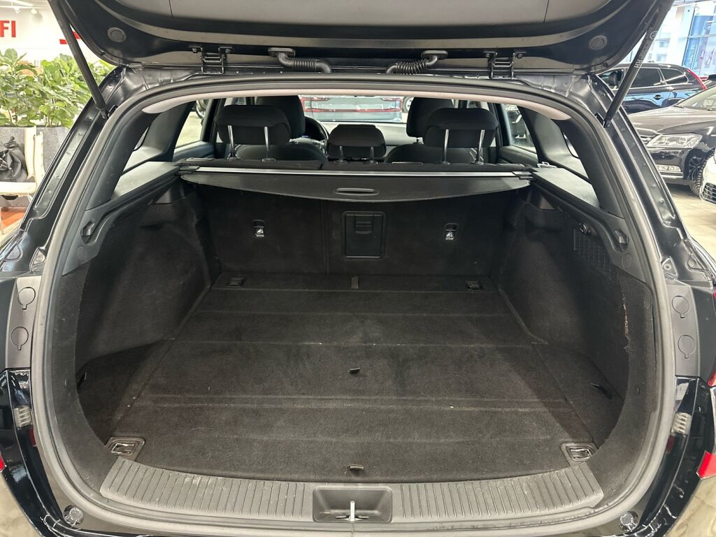 Hyundai i30 Wagon 2019 Musta