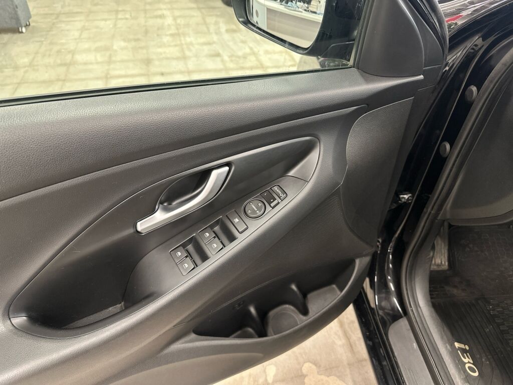 Hyundai i30 Wagon 2019 Musta