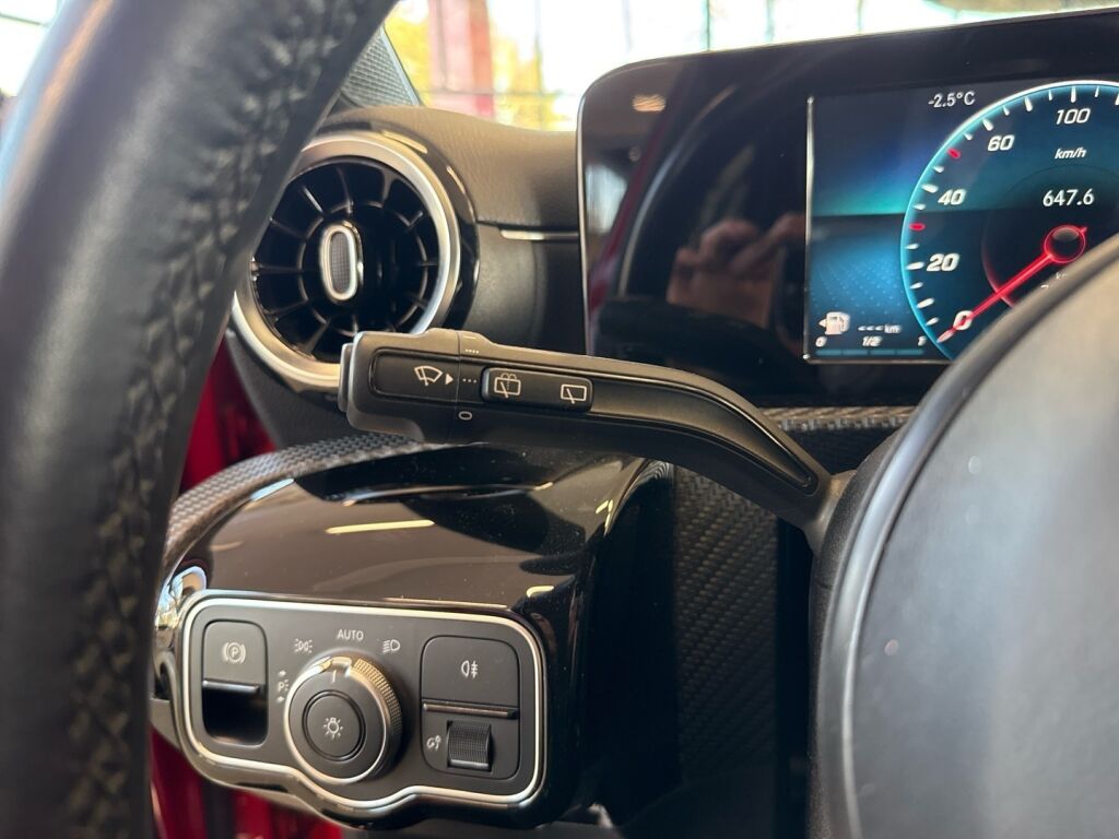 Mercedes-Benz A 2018 Punainen