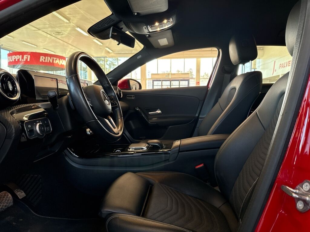 Mercedes-Benz A 2018 Punainen