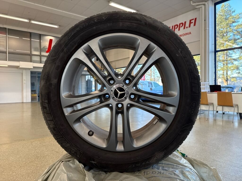 Mercedes-Benz A 2018 Punainen