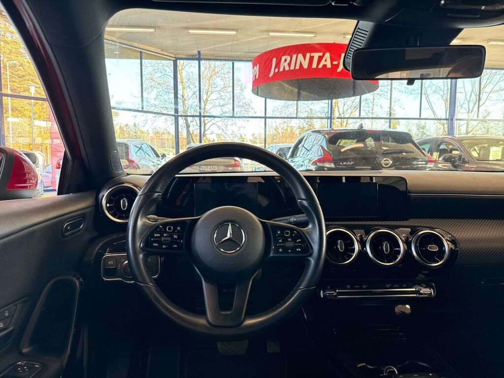 Mercedes-Benz A 2018 Punainen