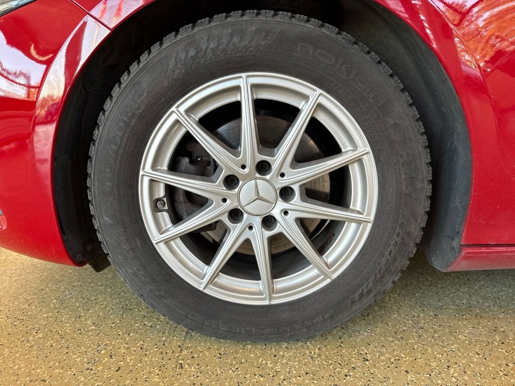 Mercedes-Benz A 2018 Punainen