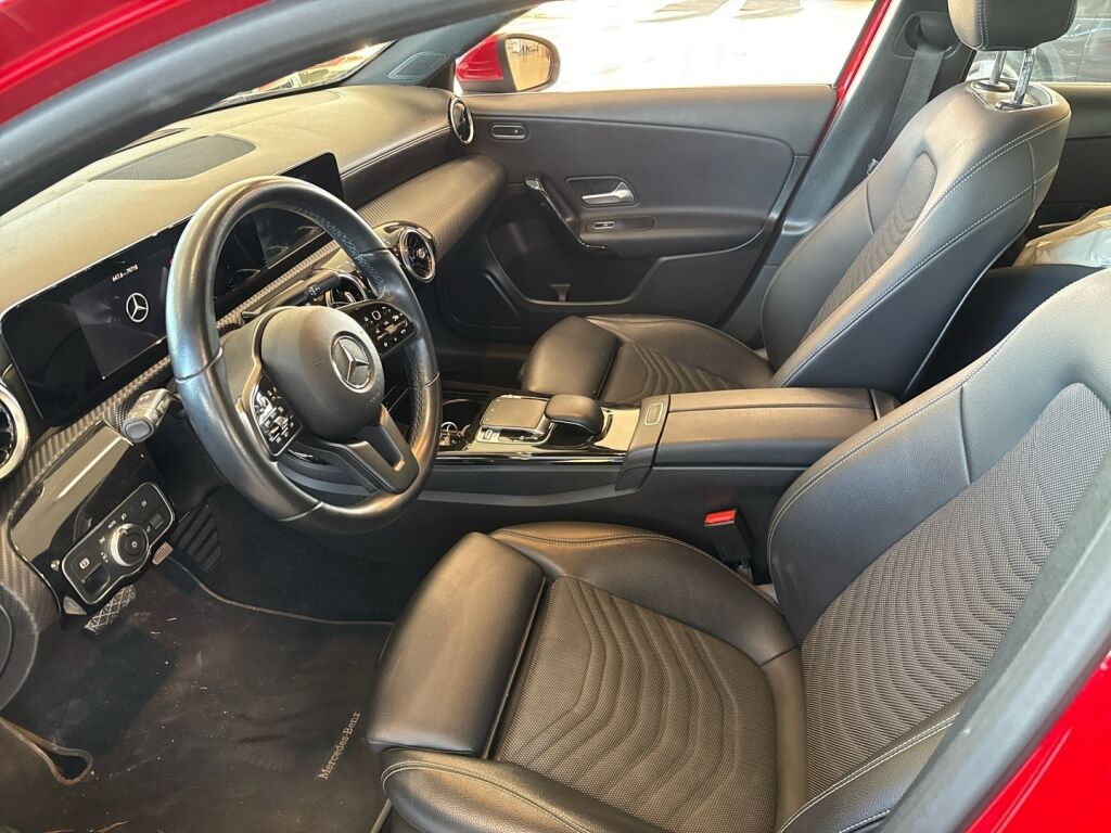 Mercedes-Benz A 2018 Punainen