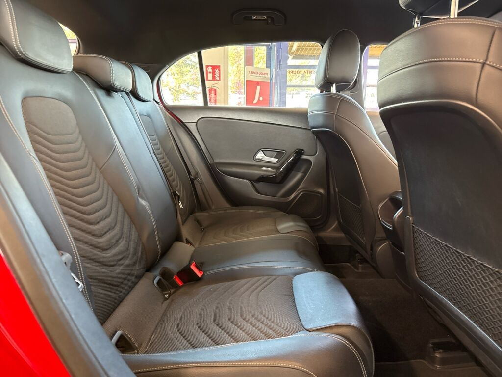 Mercedes-Benz A 2018 Punainen