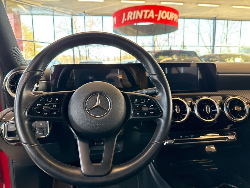 Mercedes-Benz A 2018 Punainen