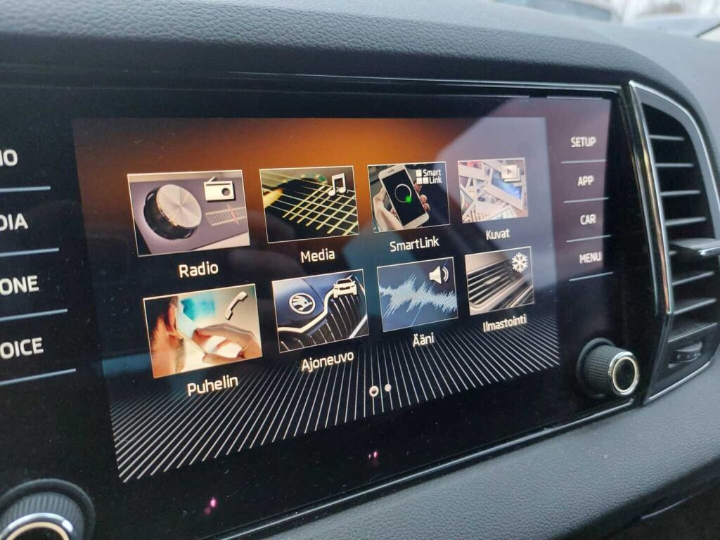 Skoda Karoq 2019 Ruskea (beige)