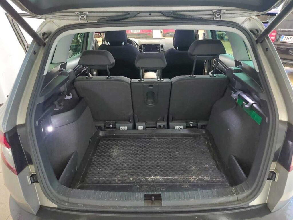 Skoda Karoq 2019 Ruskea (beige)