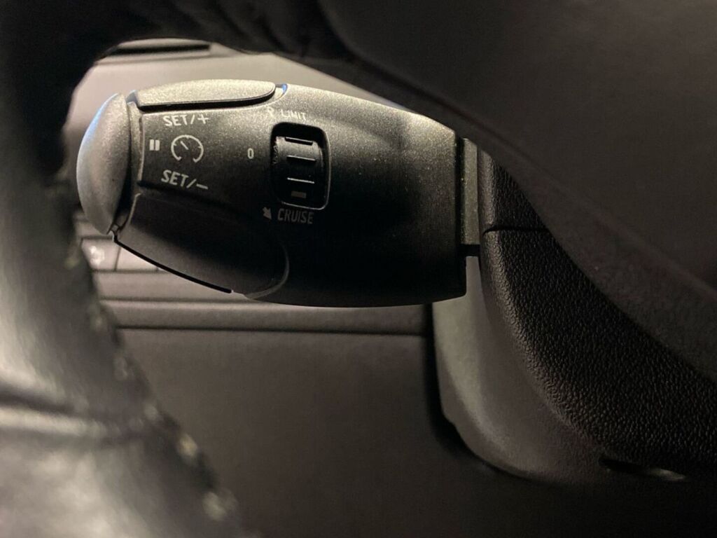 Peugeot 208 2019 Valkoinen