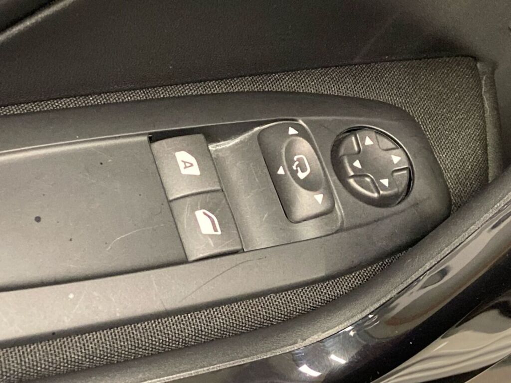 Peugeot 208 2019 Valkoinen