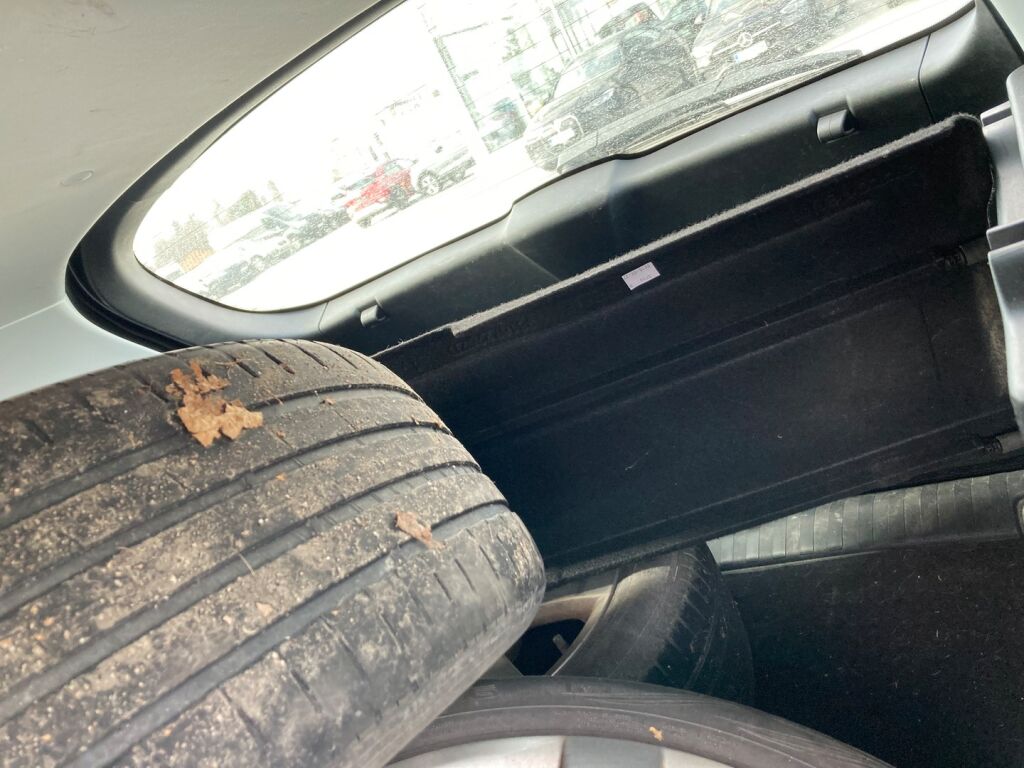 Peugeot 2008 2018 Metallinhohto Harmaa