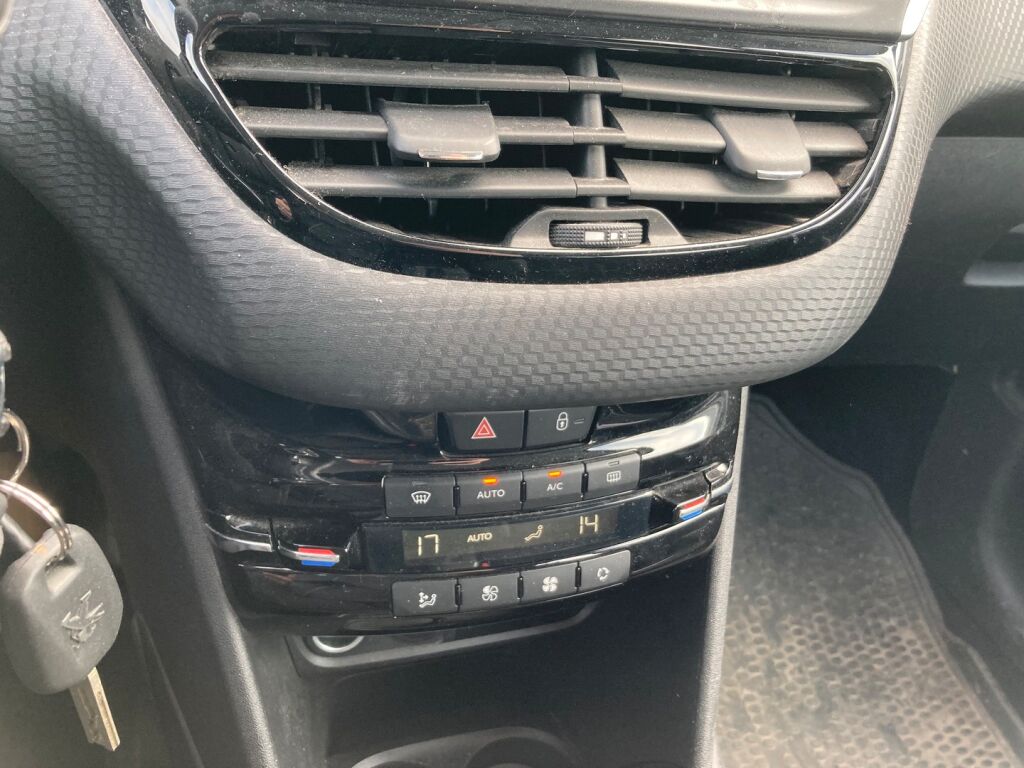 Peugeot 2008 2018 Metallinhohto Harmaa