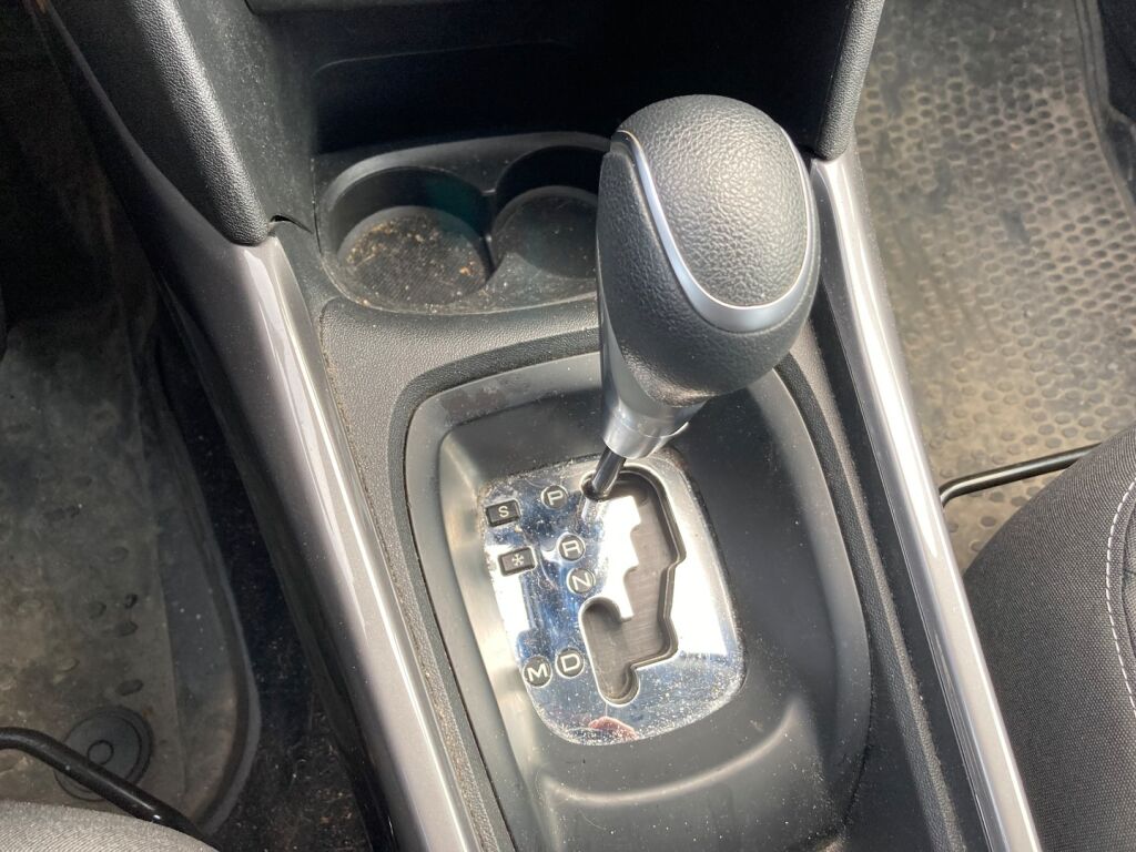 Peugeot 2008 2018 Metallinhohto Harmaa