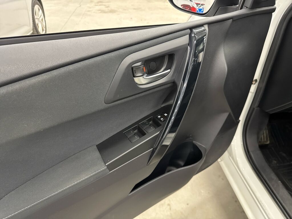 Toyota Auris 2018 Valkoinen