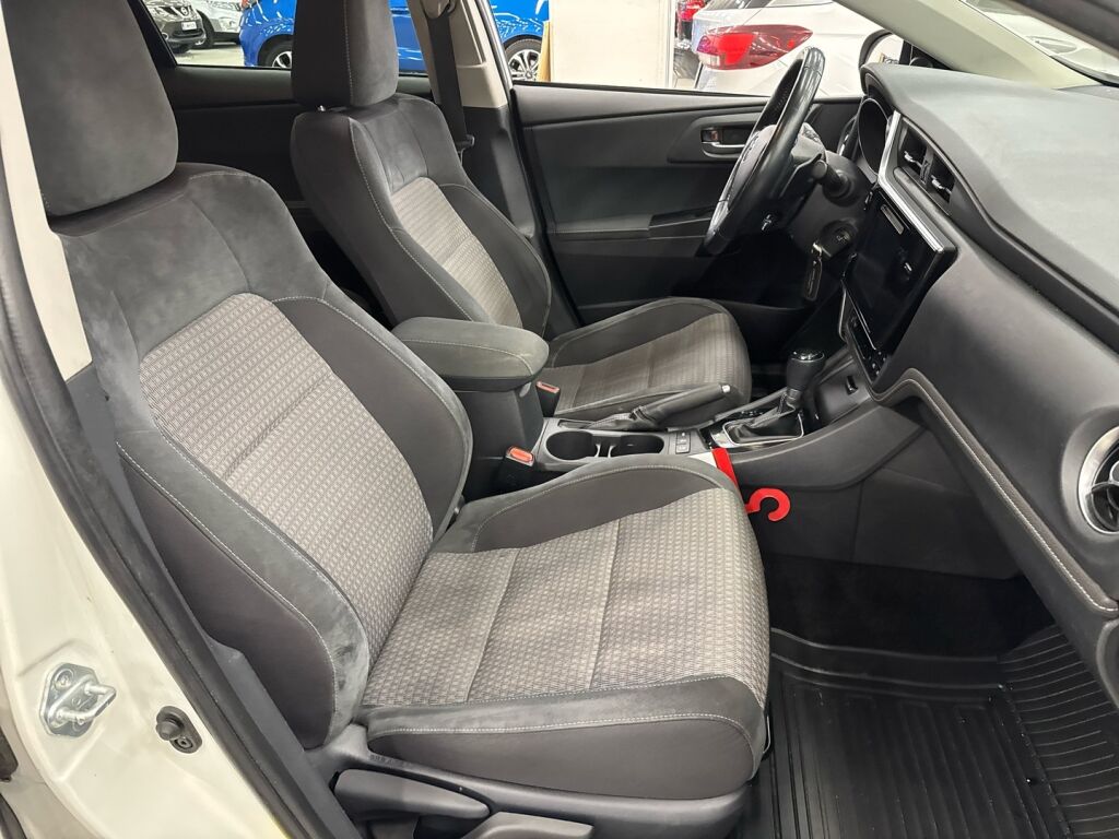 Toyota Auris 2018 Valkoinen