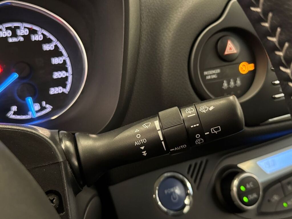 Toyota Yaris 2020 Musta