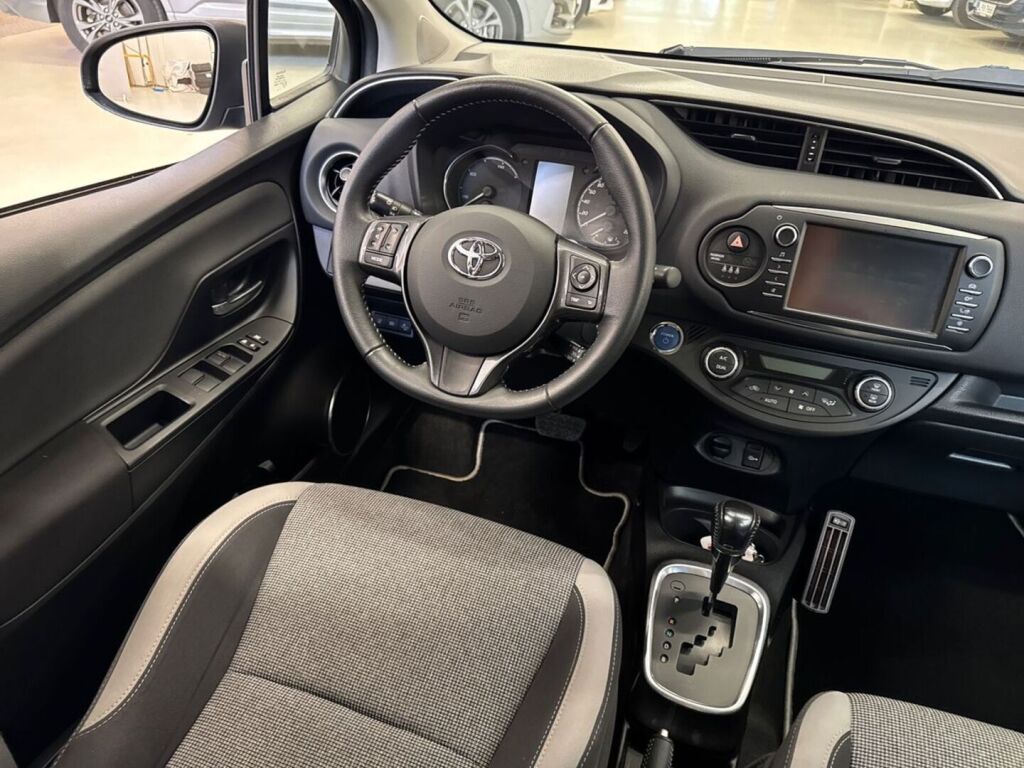 Toyota Yaris 2020 Musta