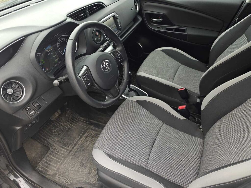 Toyota Yaris 2020 Musta