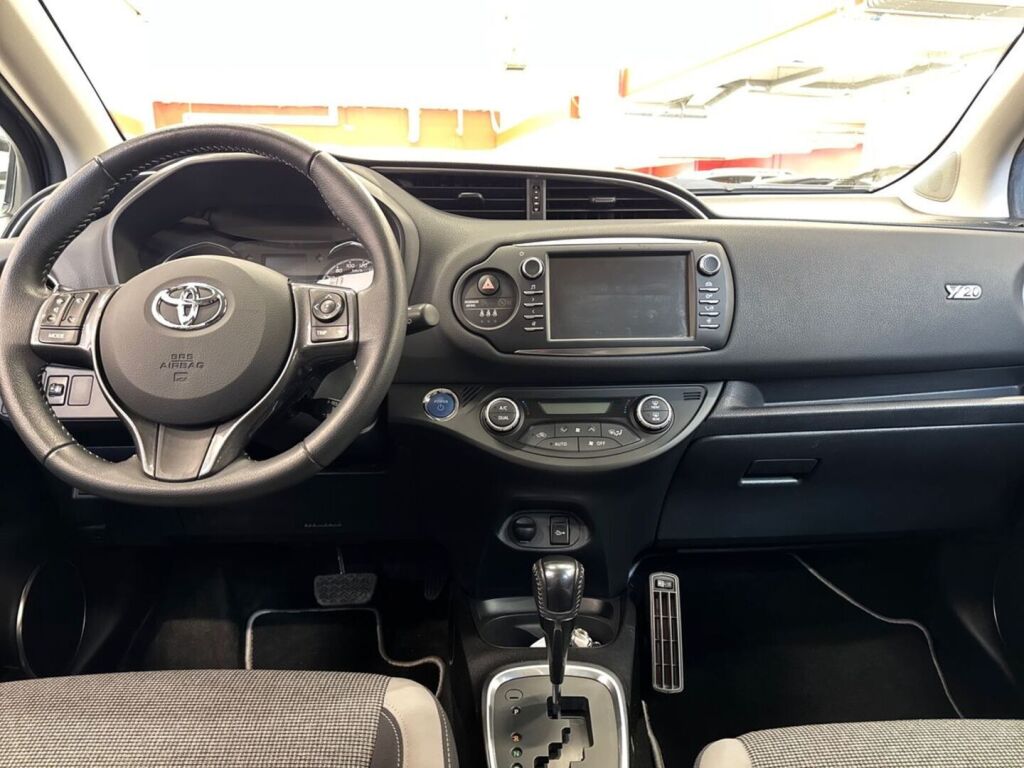 Toyota Yaris 2020 Musta