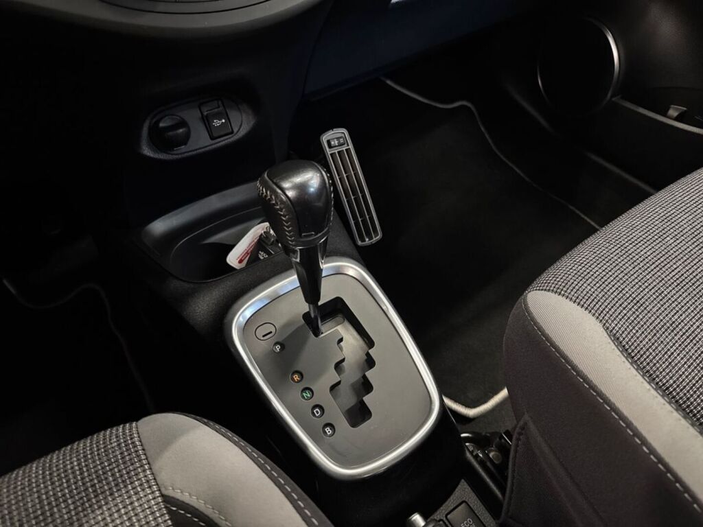 Toyota Yaris 2020 Musta