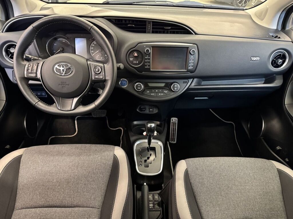 Toyota Yaris 2020 Musta
