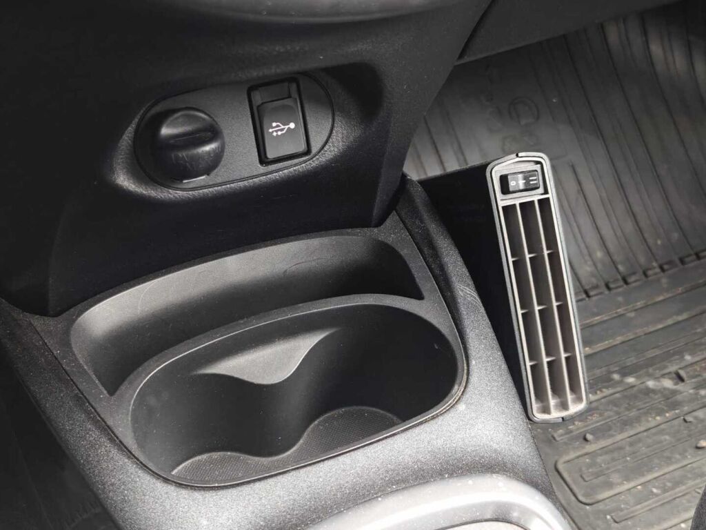 Toyota Yaris 2020 Musta