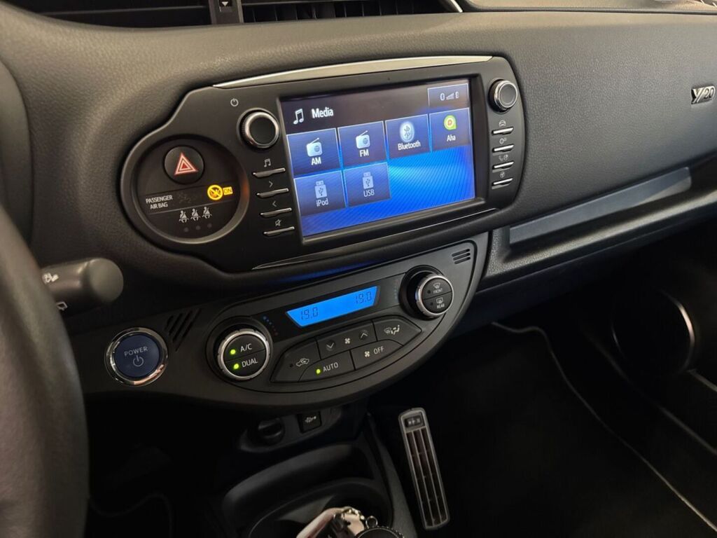 Toyota Yaris 2020 Musta