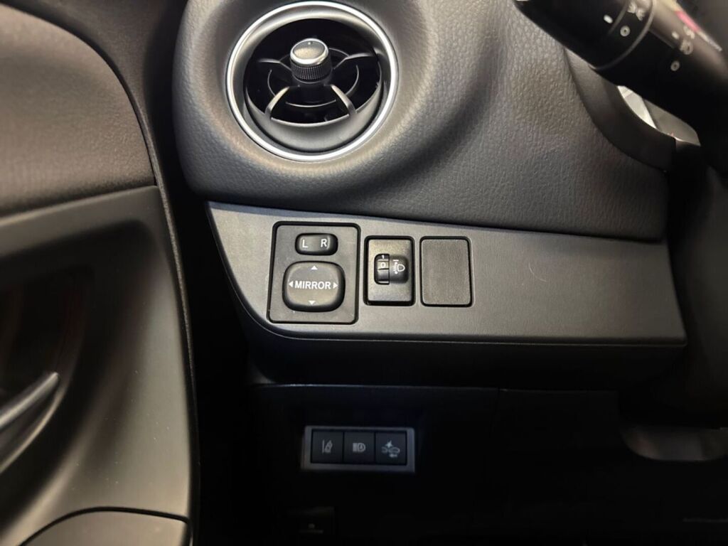 Toyota Yaris 2020 Musta