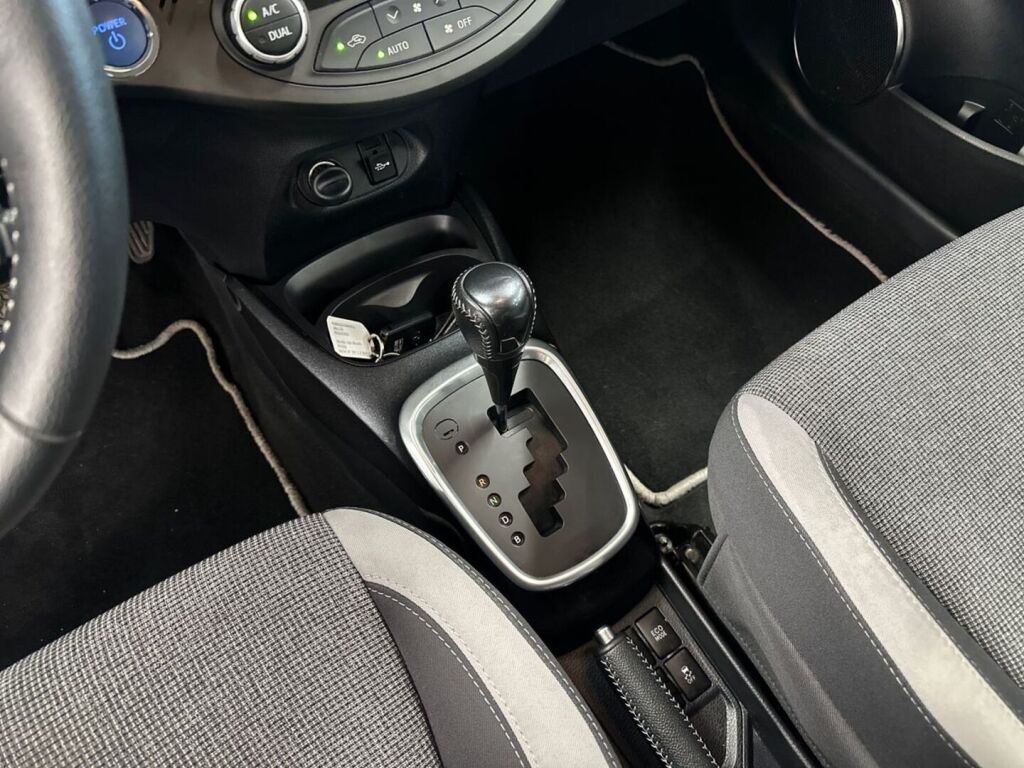 Toyota Yaris 2020 Valkoinen
