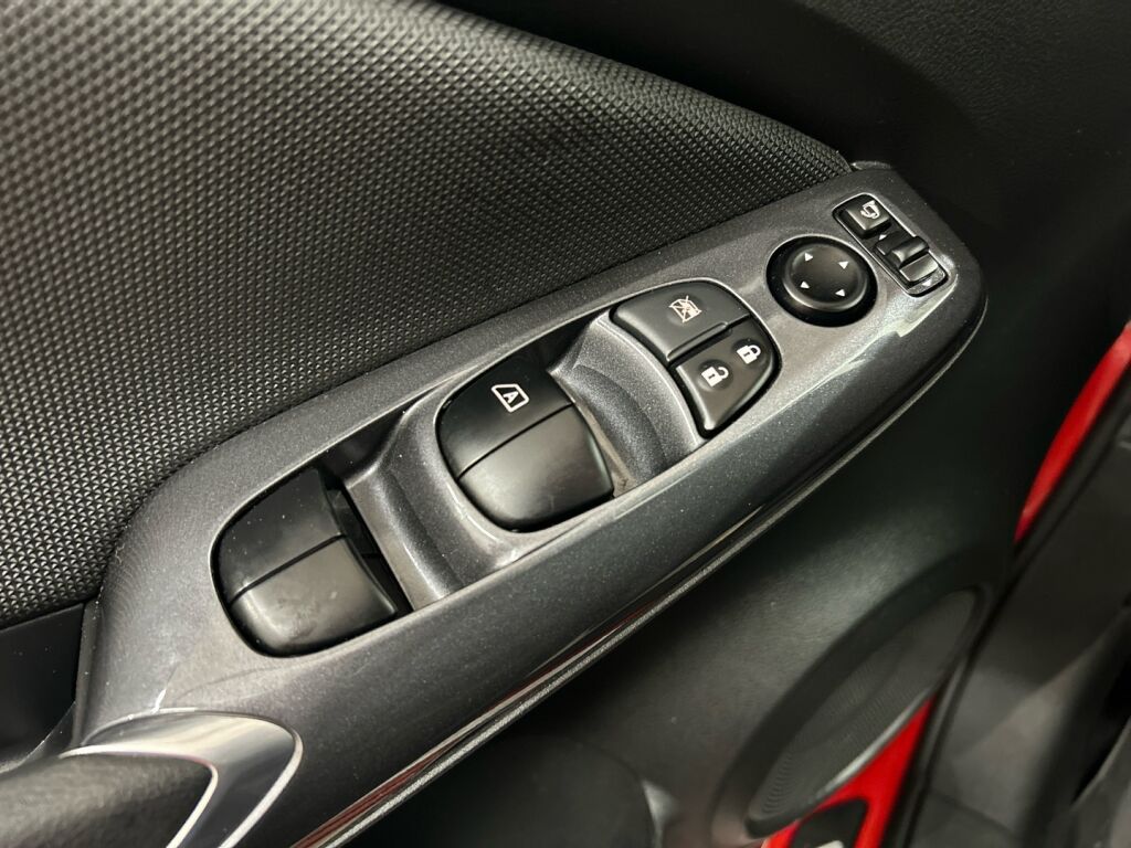 Nissan Juke 2021 Punainen